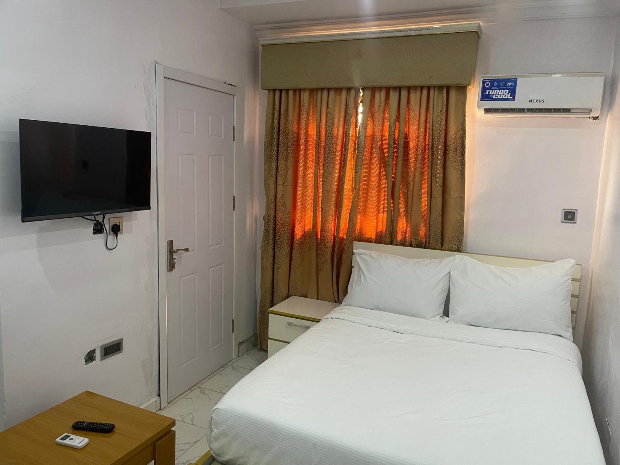 White Gold Hotel Ikeja Exterior photo