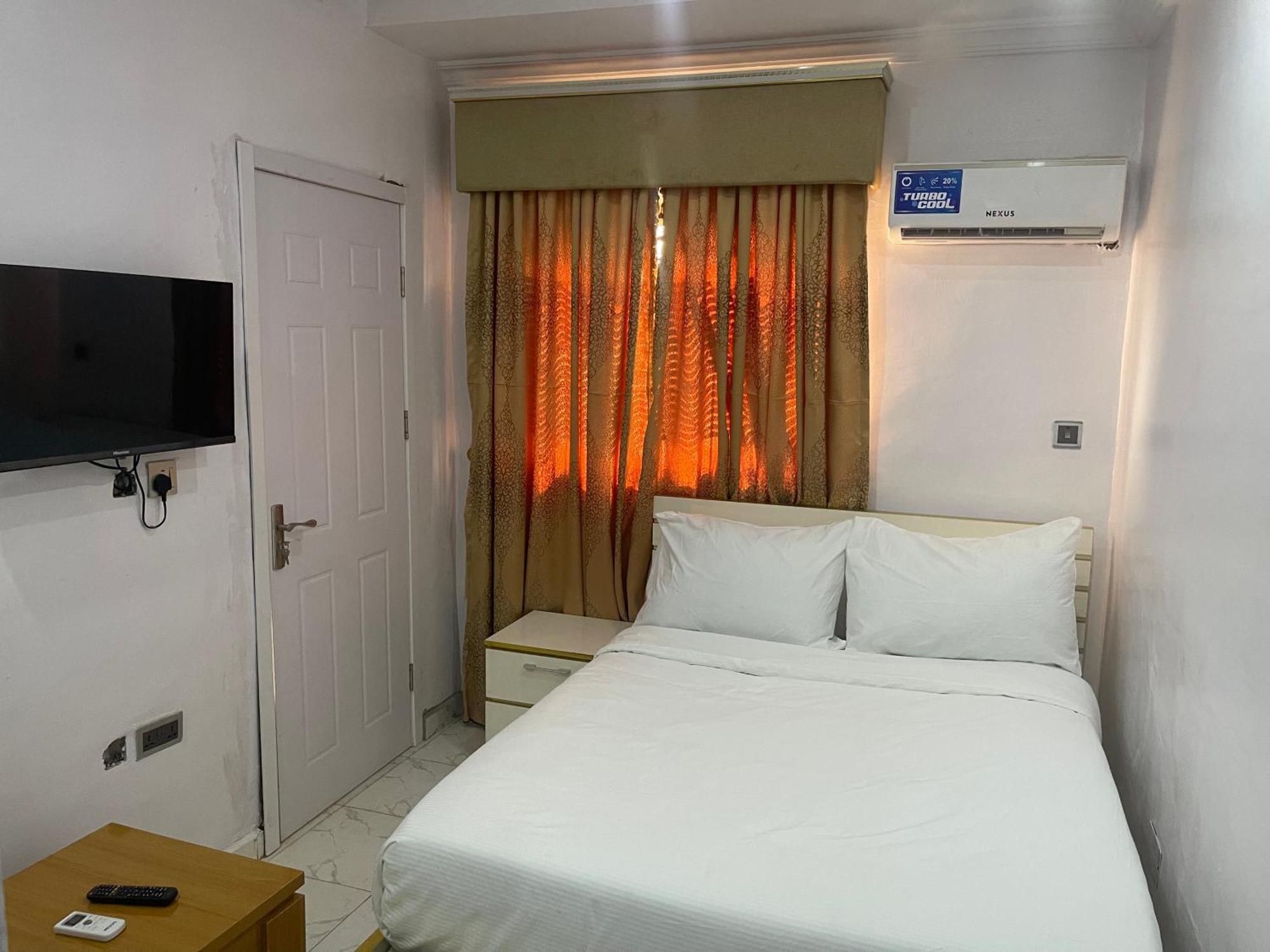 White Gold Hotel Ikeja Exterior photo