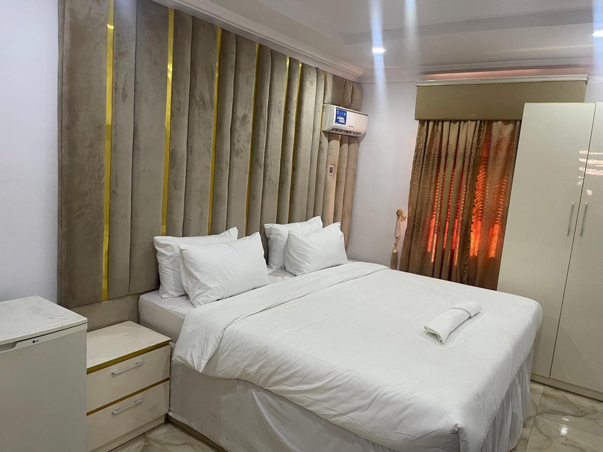White Gold Hotel Ikeja Exterior photo