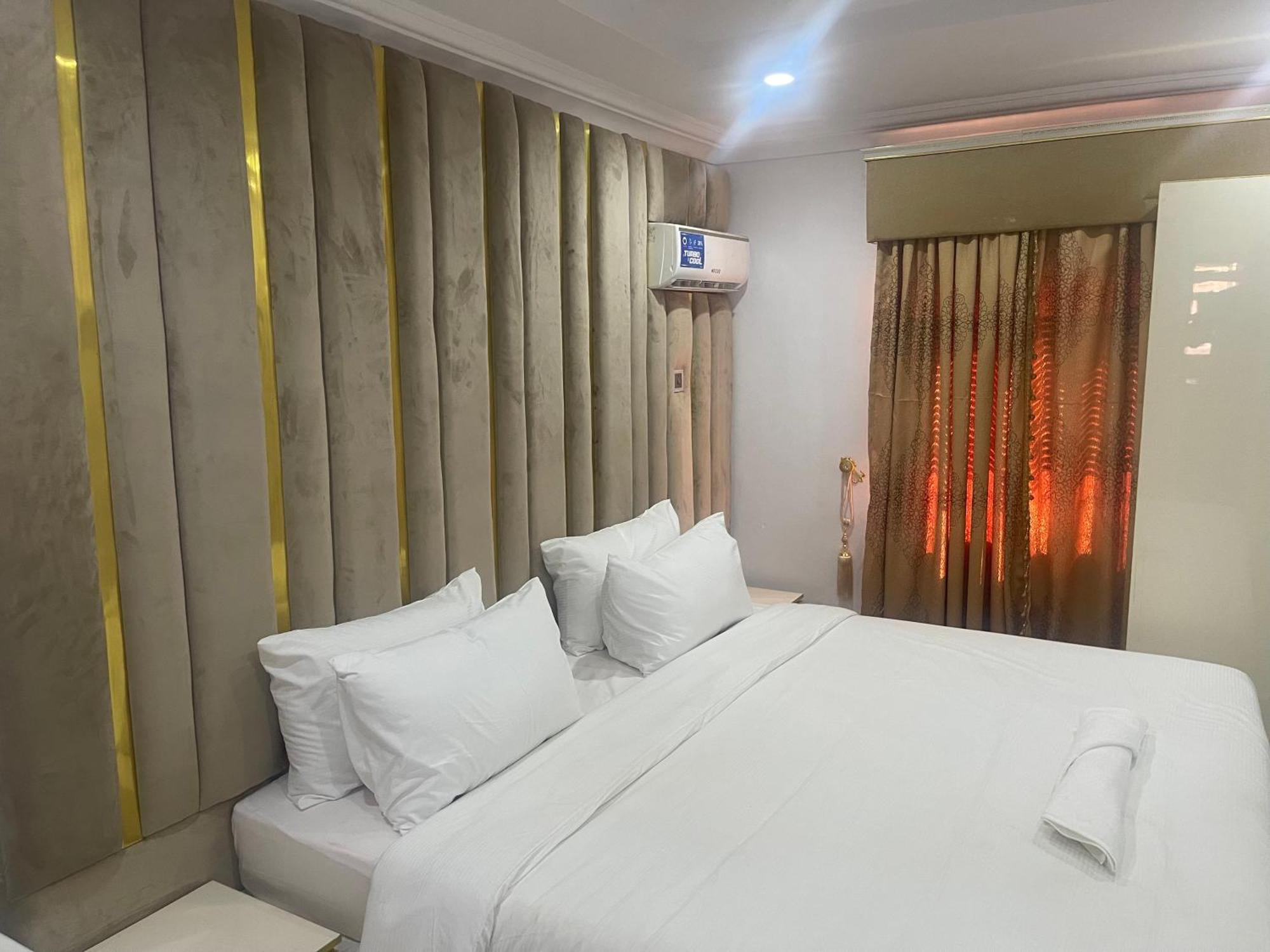 White Gold Hotel Ikeja Exterior photo